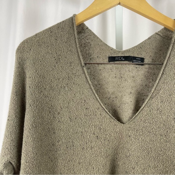 RDI Medium Olive Green V-Neck Sweater Relaxed Fit Tie Side Boho Slouchy Loose - Picture 7 of 7